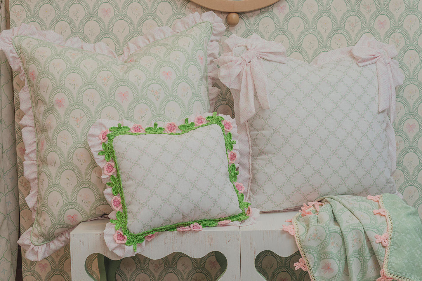 TRULLERIES BLANKET AND CROCHET