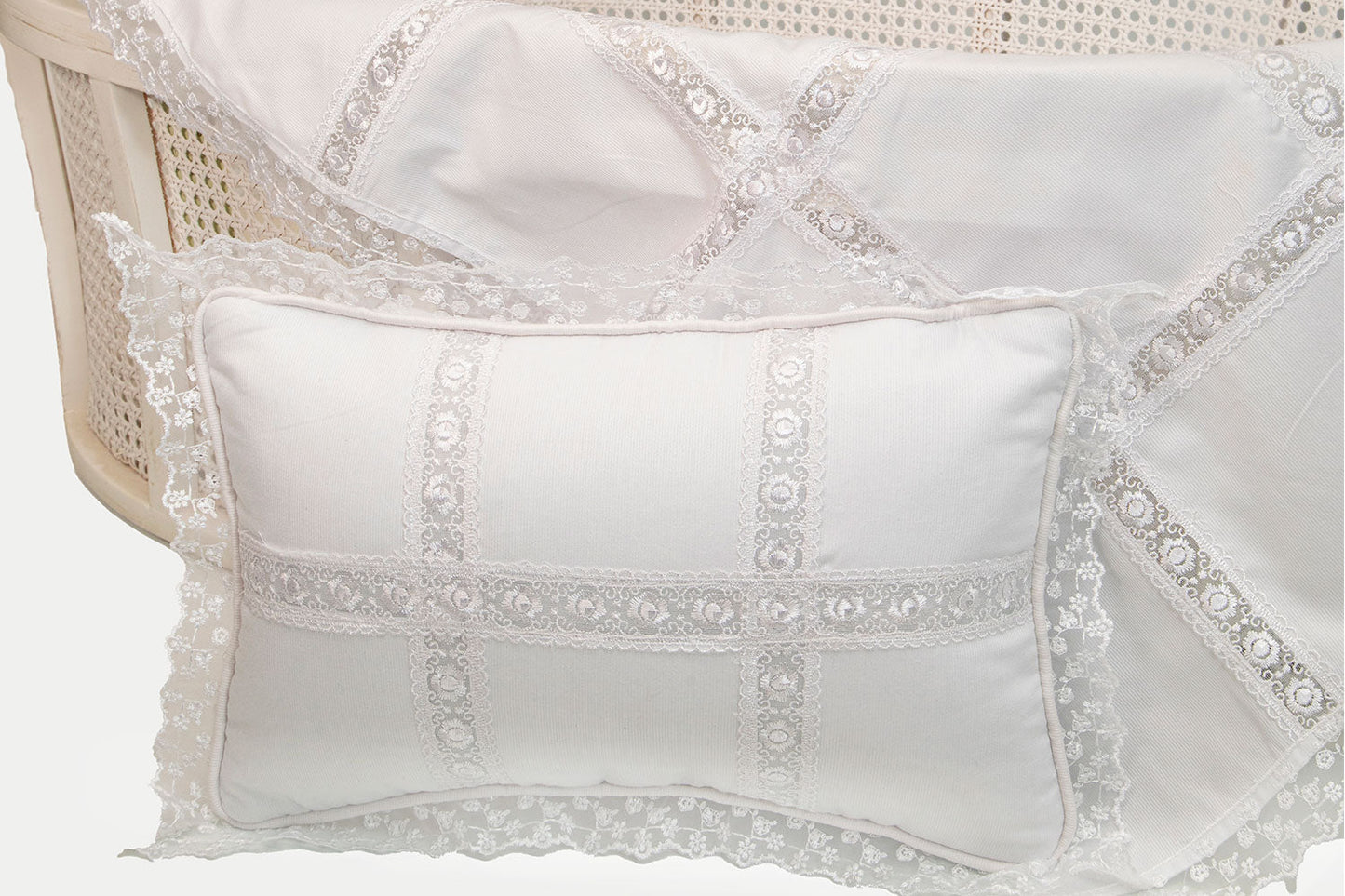 INTERWOVEN LACE SET
