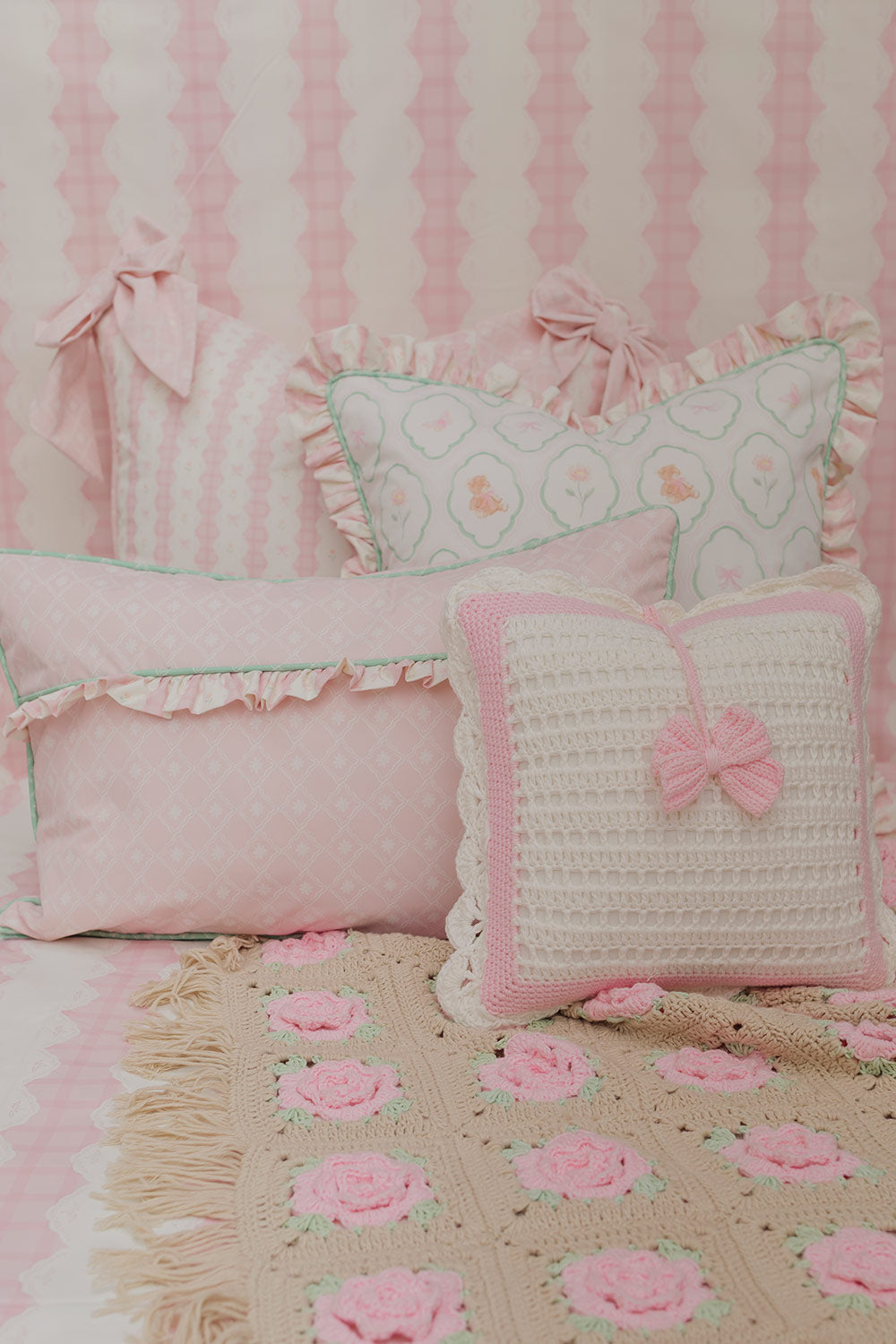 COJÍN GRANDE BOW GARDEN LACE