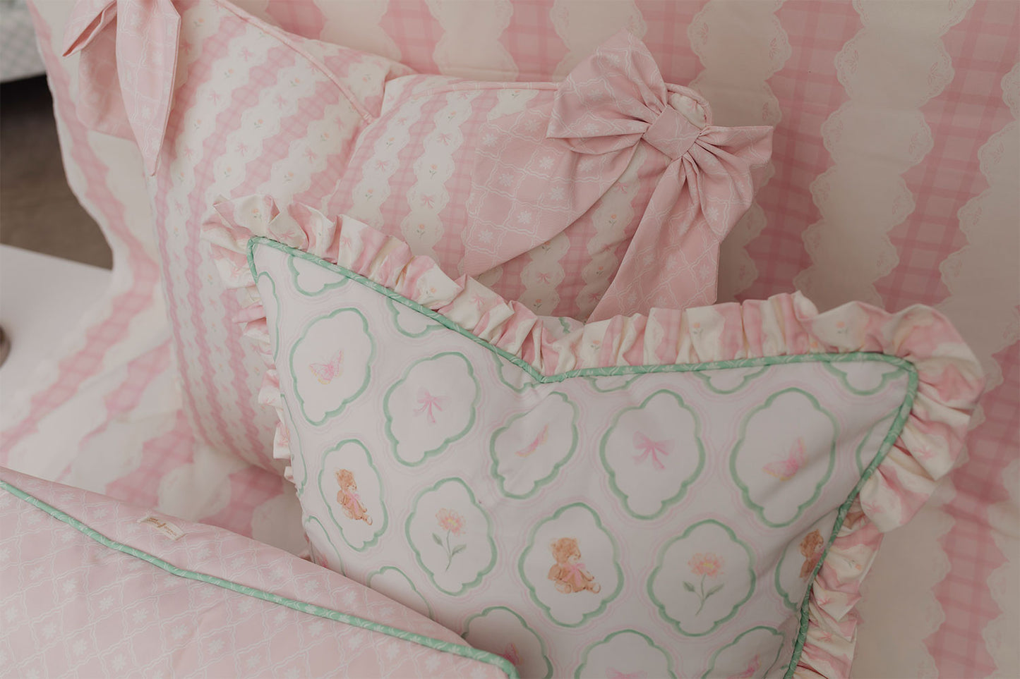 COJÍN GRANDE BOW GARDEN LACE