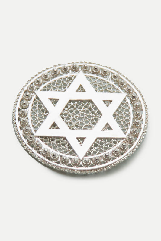 FILIGREE BABY AMEN BROOCH SILVER