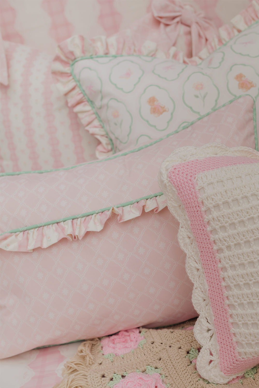 COJÍN MEDIANO FLORAL TEDDY DREAM