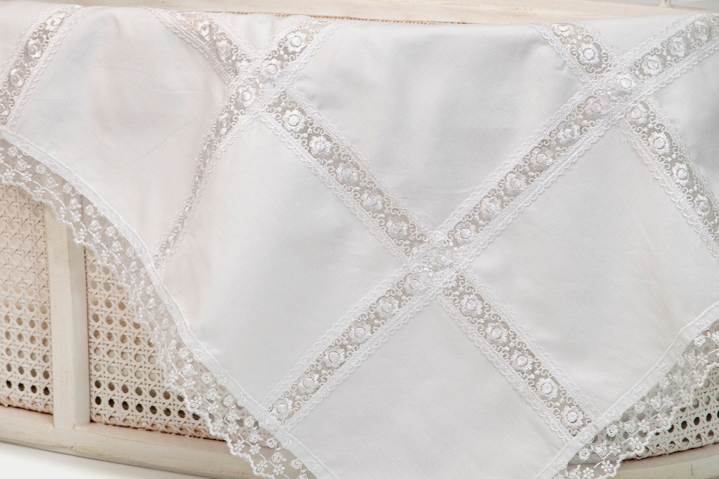 INTERWOVEN LACE SET