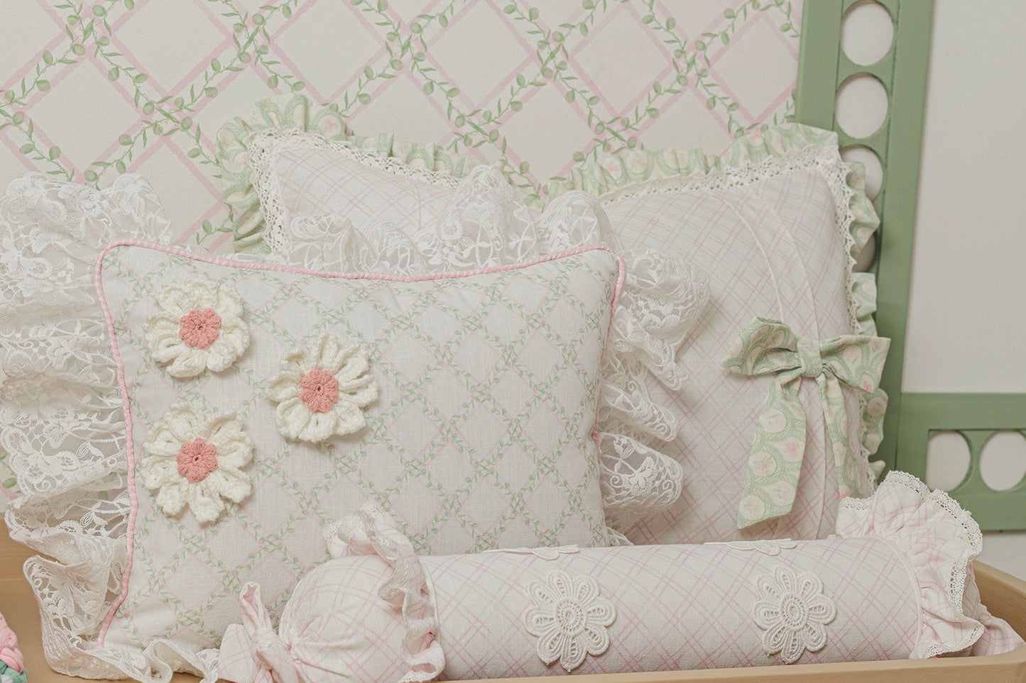 SMALL PILLOW TREILLAGE BABY ROSE