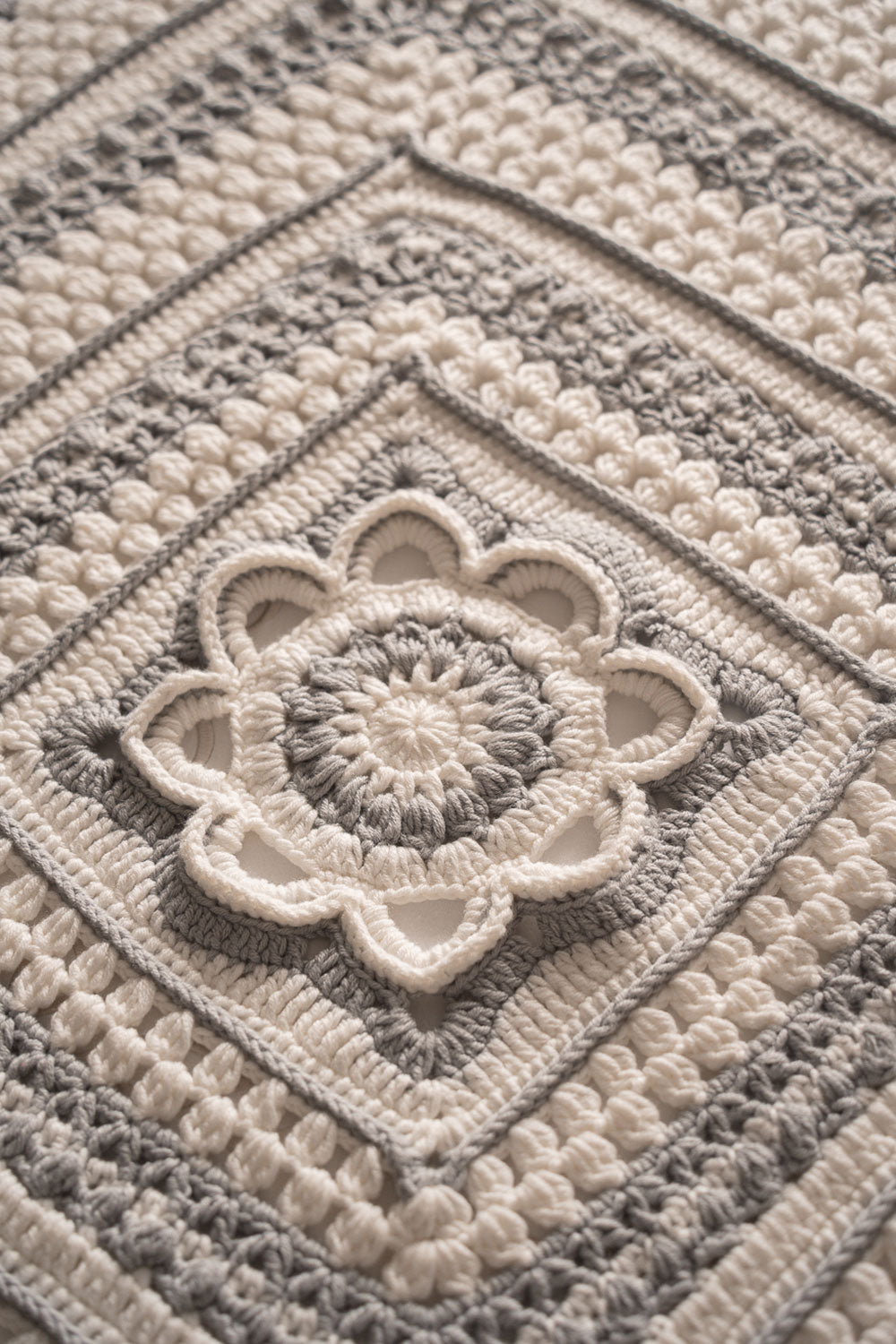 Toquilla Gray/ Pink