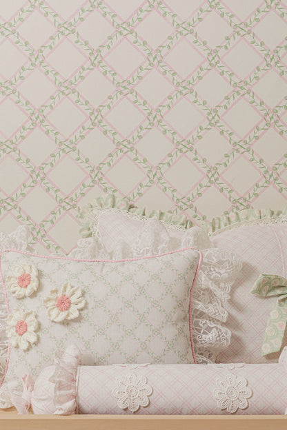 WALLPAPER TREILLAGE BABY ROSE